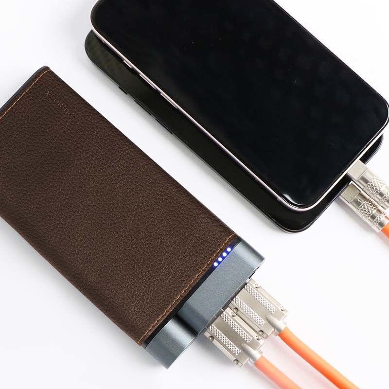 10000mAh Power Bank Metal Shell Leather Finish 2pcs USB-A 1pc Type-C cổng