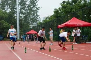 吃瓜网红在操场,揭秘校园生活新潮流